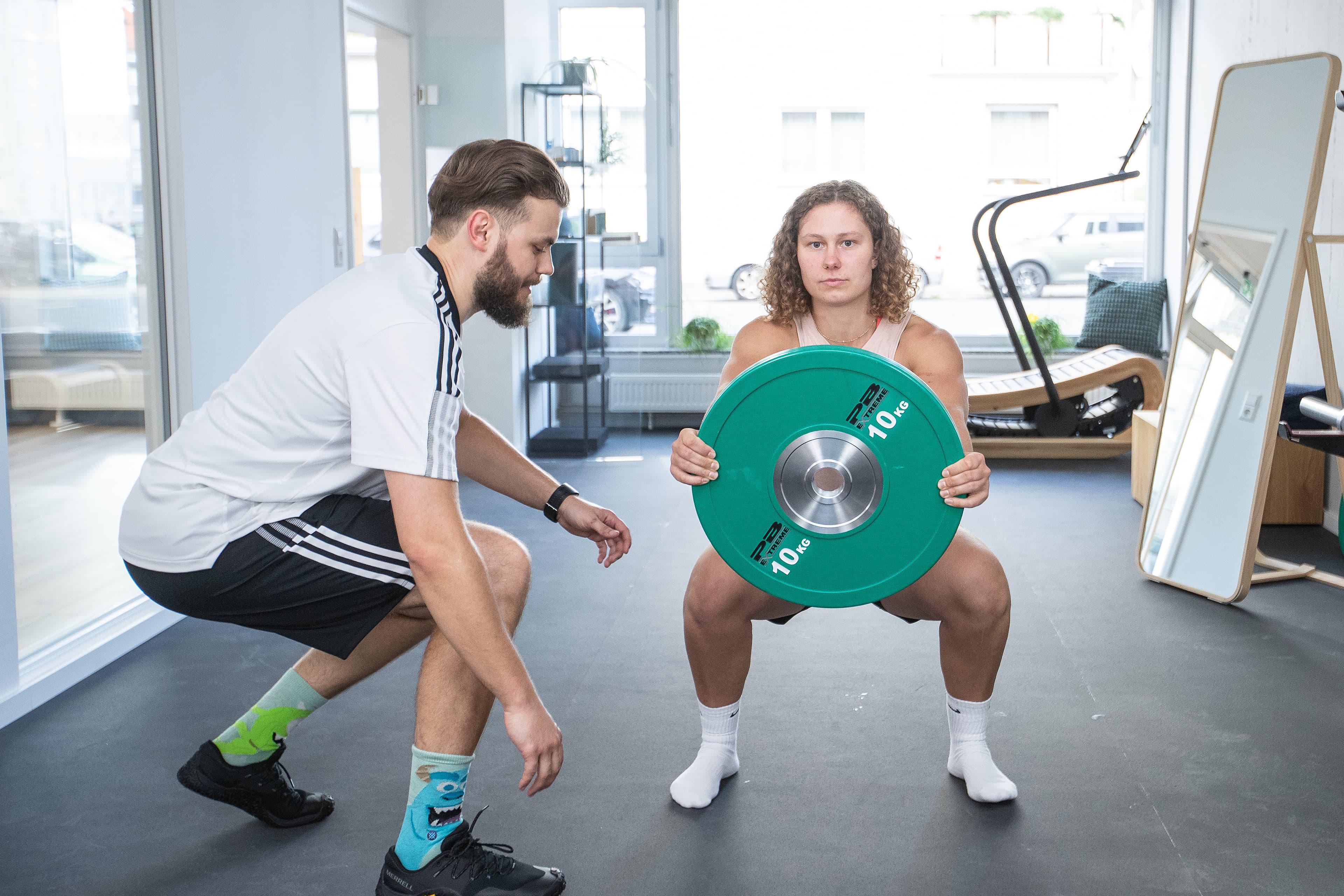 Physiotherapist Joshua helping a patient with a workout.